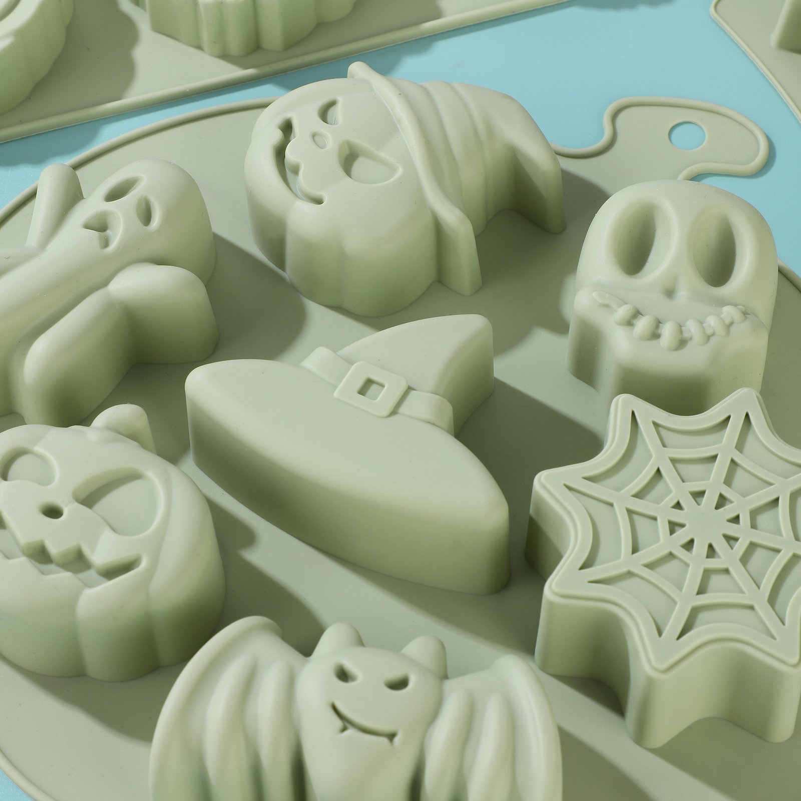Seasonal silicone baking molds