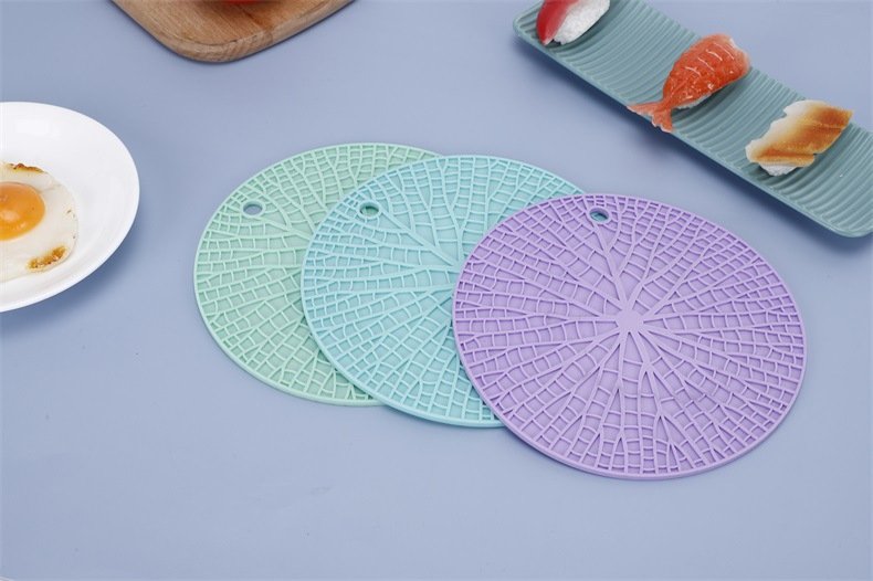 Silicone trivets