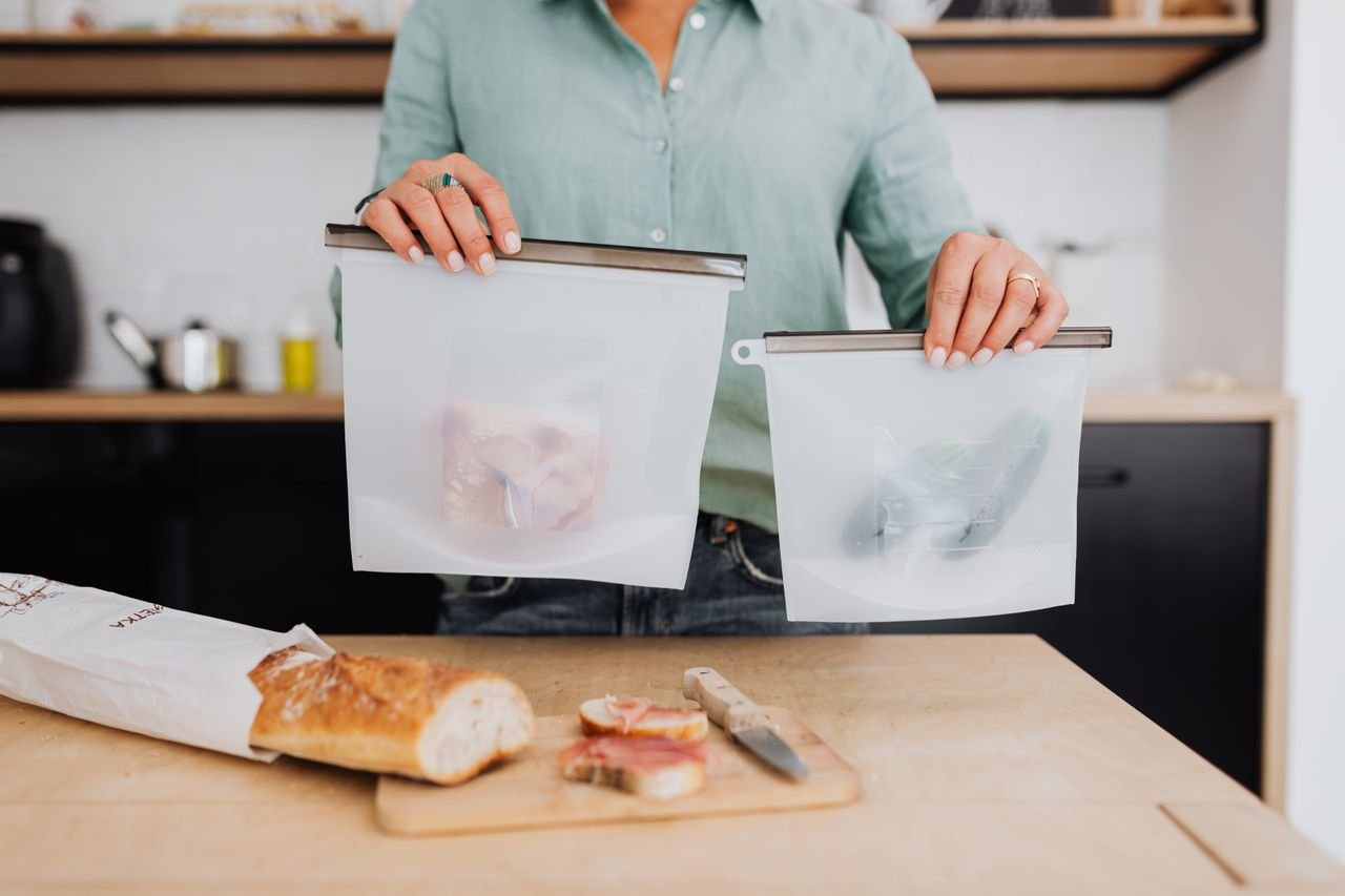 Silicone kneading mat for baking preparation