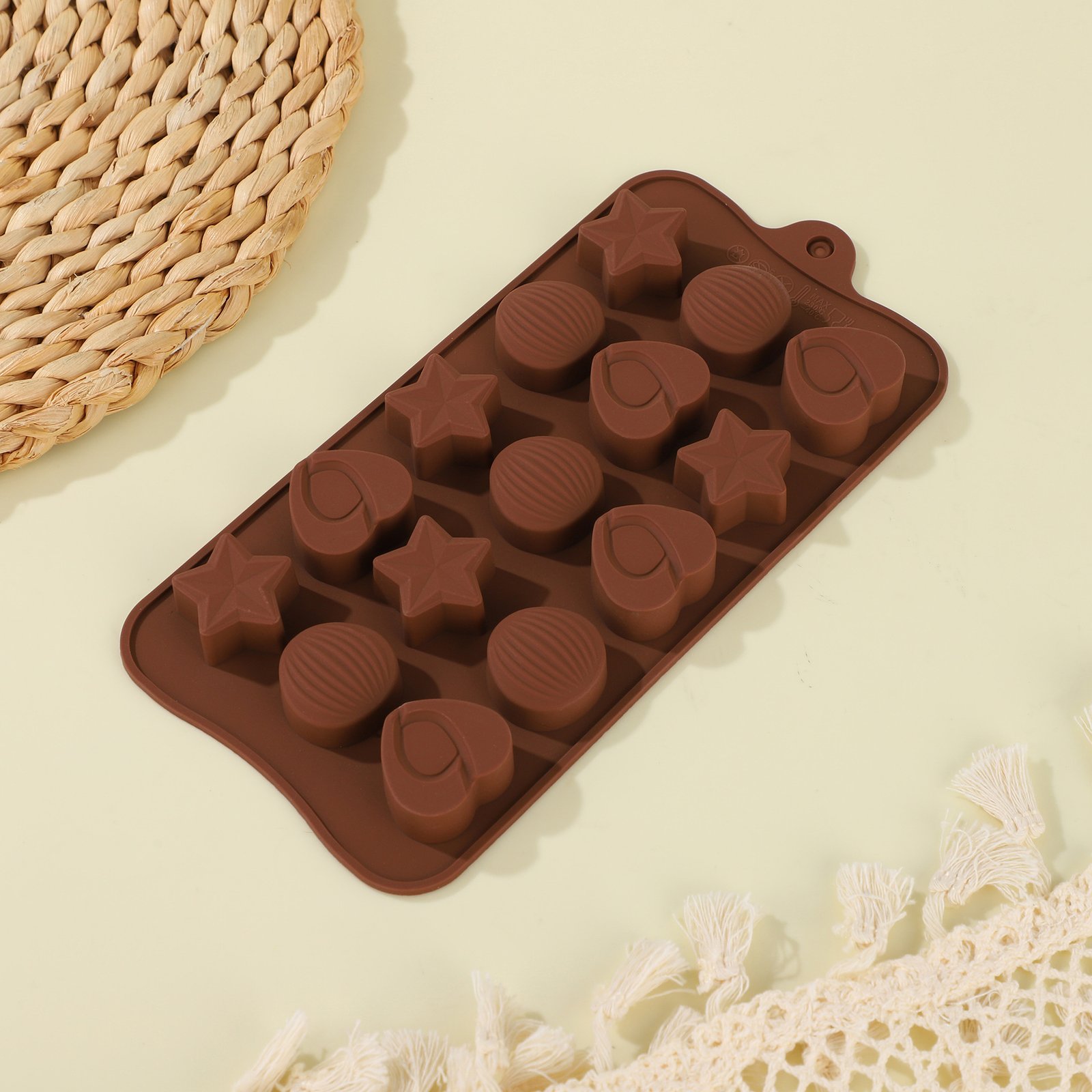 Custom silicone chocolate mold colors and private-label packaging